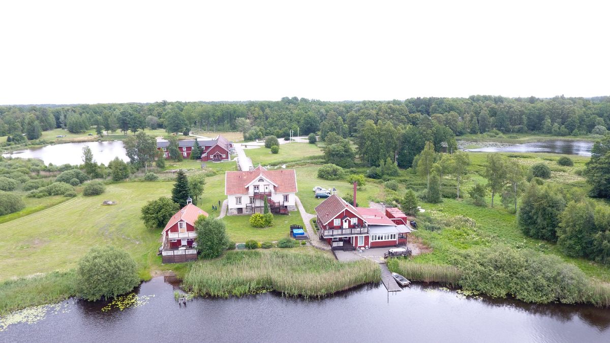 01 Flygbild sjö mot mangården